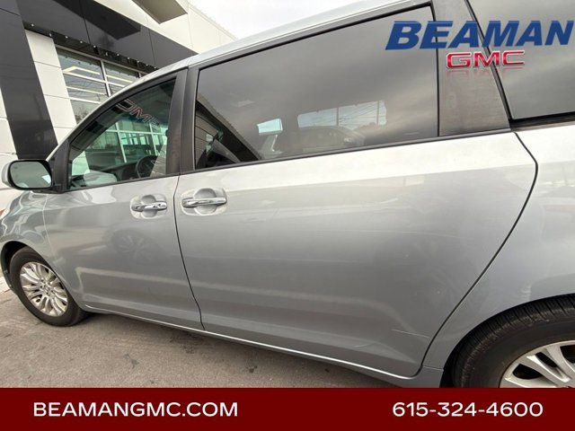 2016 Toyota Sienna XLE