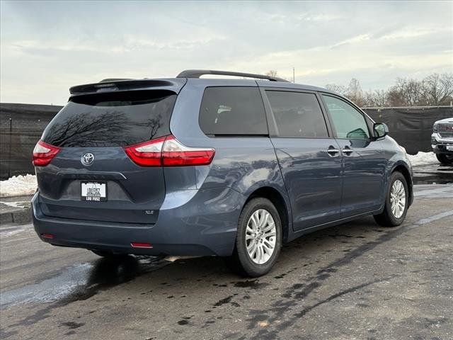 2016 Toyota Sienna XLE