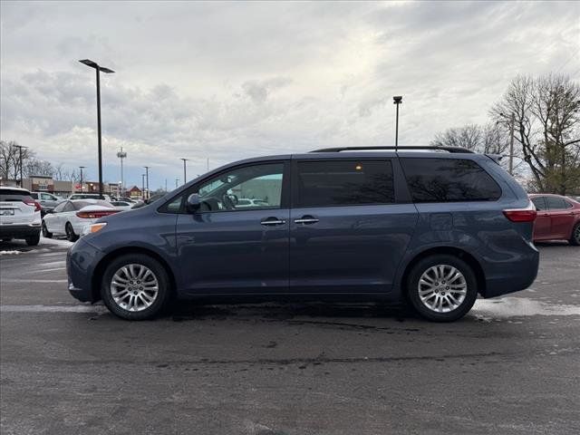 2016 Toyota Sienna XLE