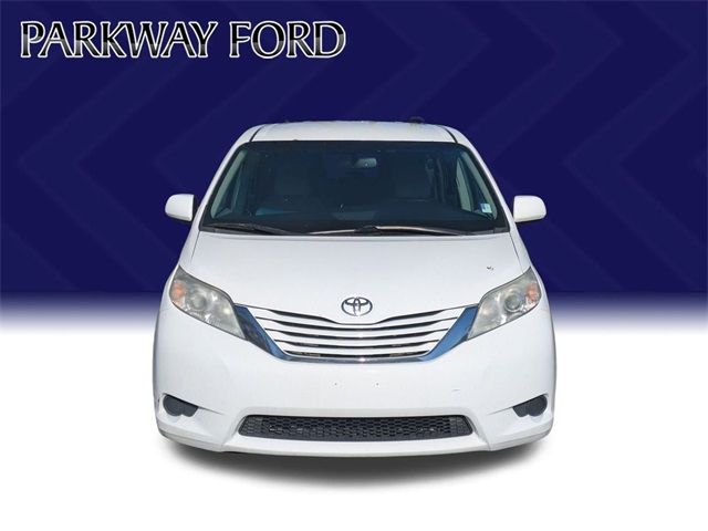 2016 Toyota Sienna LE