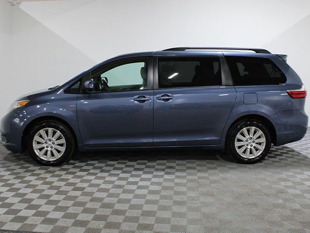 2016 Toyota Sienna LE