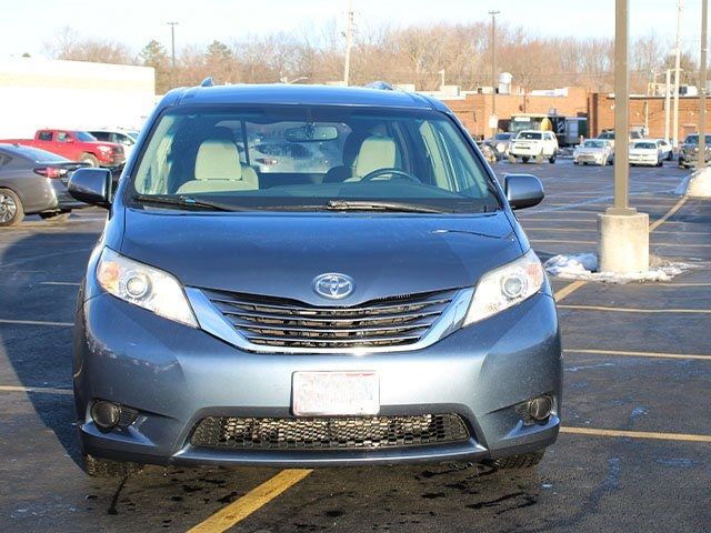 2016 Toyota Sienna LE