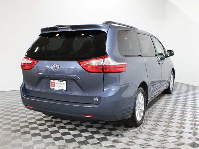 2016 Toyota Sienna LE