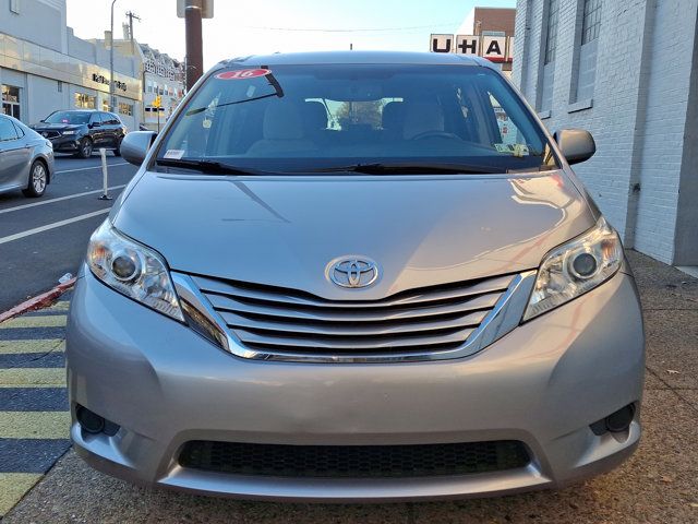 2016 Toyota Sienna LE