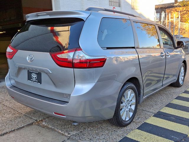 2016 Toyota Sienna LE