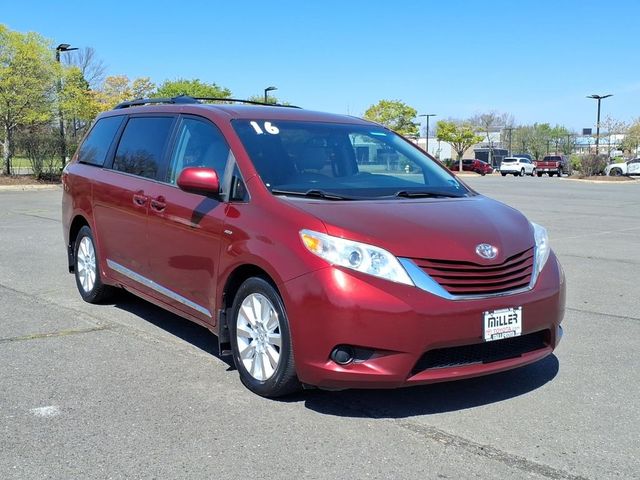2016 Toyota Sienna LE