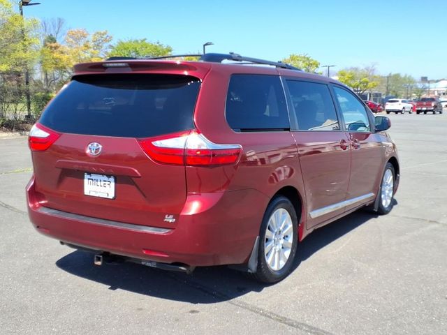 2016 Toyota Sienna LE