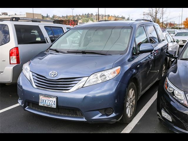 2016 Toyota Sienna LE