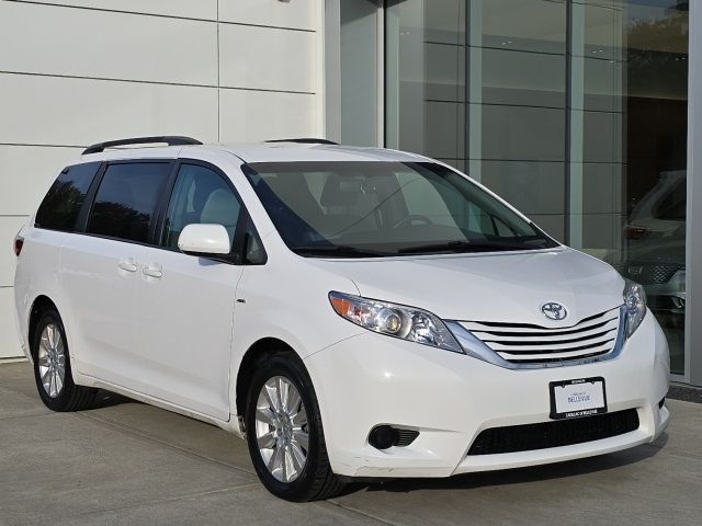 2016 Toyota Sienna LE