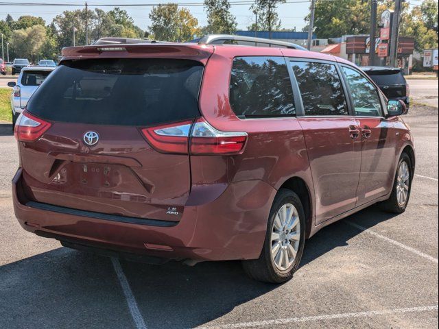 2016 Toyota Sienna LE