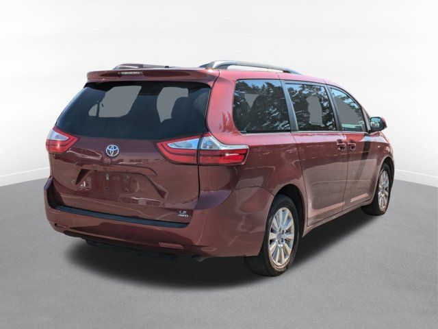 2016 Toyota Sienna LE