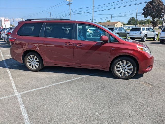 2016 Toyota Sienna LE