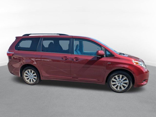 2016 Toyota Sienna LE