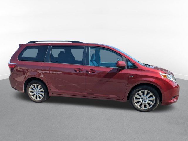 2016 Toyota Sienna LE