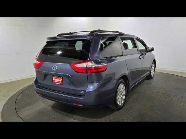 2016 Toyota Sienna LE