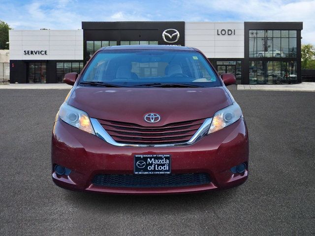 2016 Toyota Sienna LE