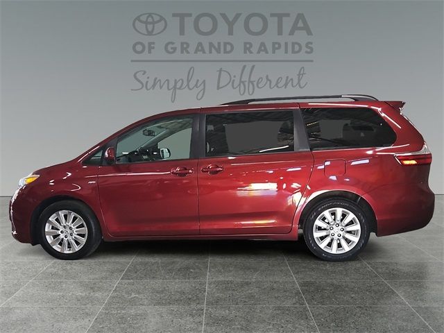 2016 Toyota Sienna LE