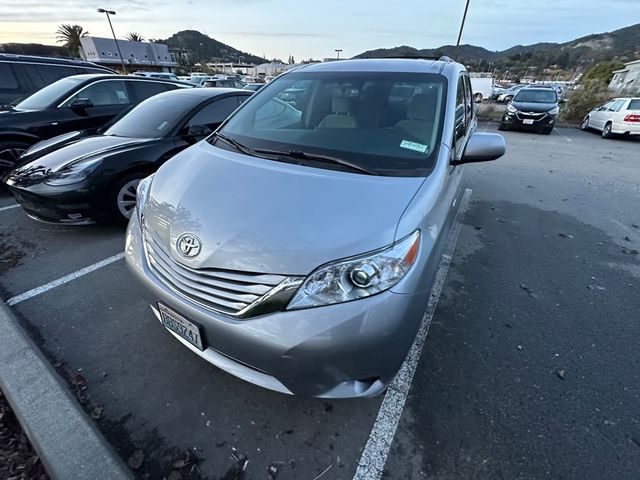 2016 Toyota Sienna LE