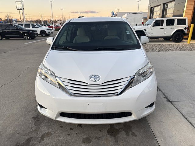 2016 Toyota Sienna LE