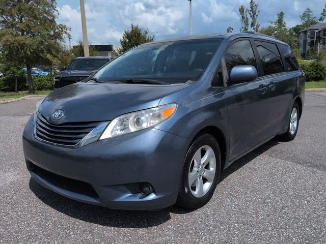 2016 Toyota Sienna LE
