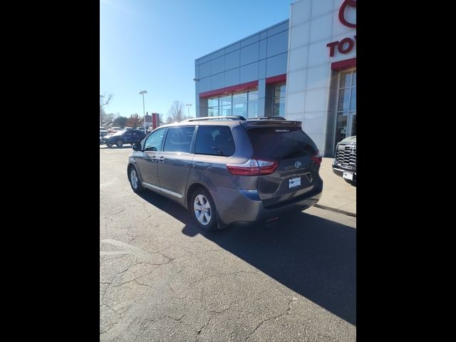 2016 Toyota Sienna 