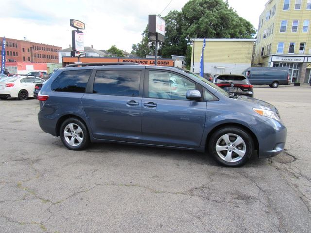 2016 Toyota Sienna LE