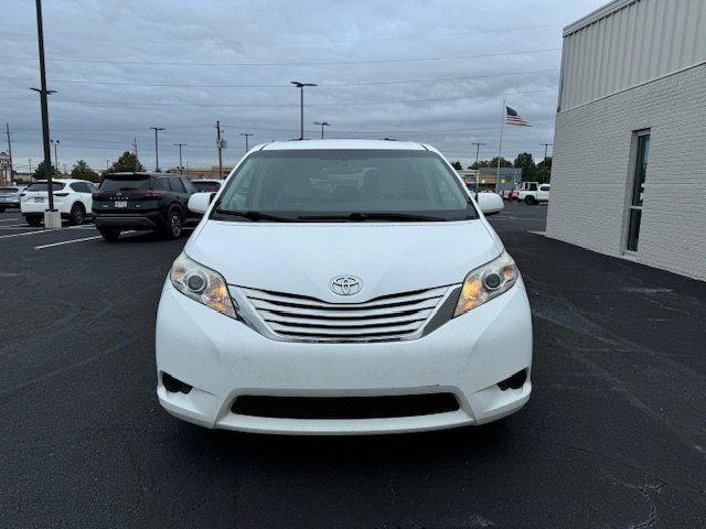 2016 Toyota Sienna LE