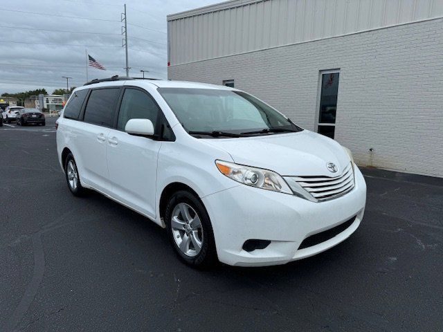 2016 Toyota Sienna LE