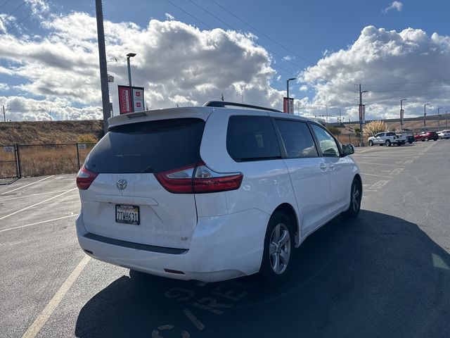 2016 Toyota Sienna LE