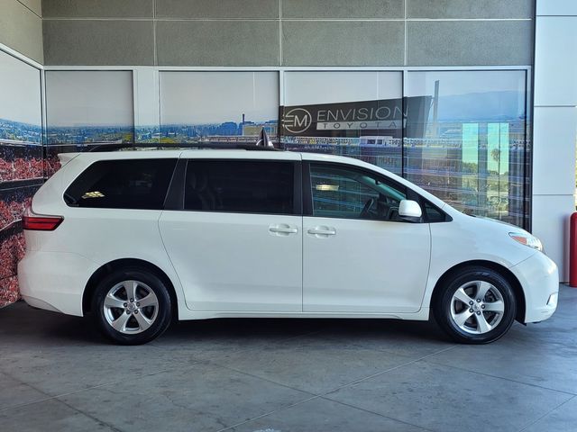 2016 Toyota Sienna LE