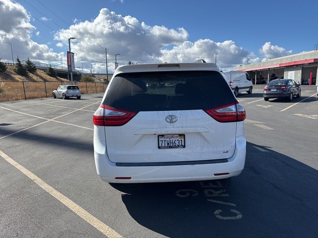 2016 Toyota Sienna LE