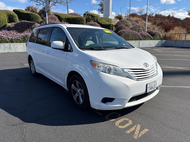 2016 Toyota Sienna LE