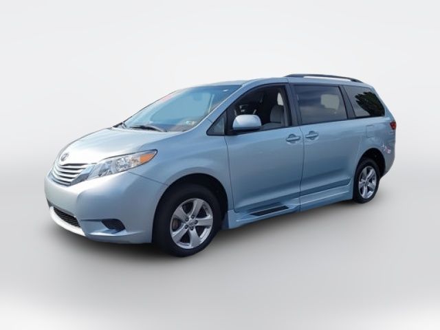 2016 Toyota Sienna LE