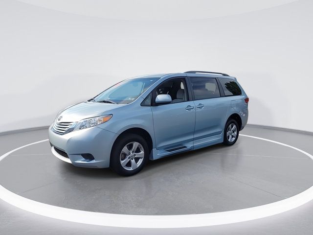 2016 Toyota Sienna LE