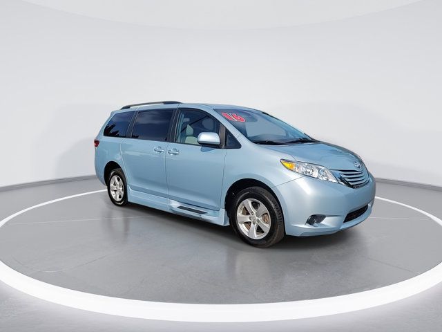 2016 Toyota Sienna LE