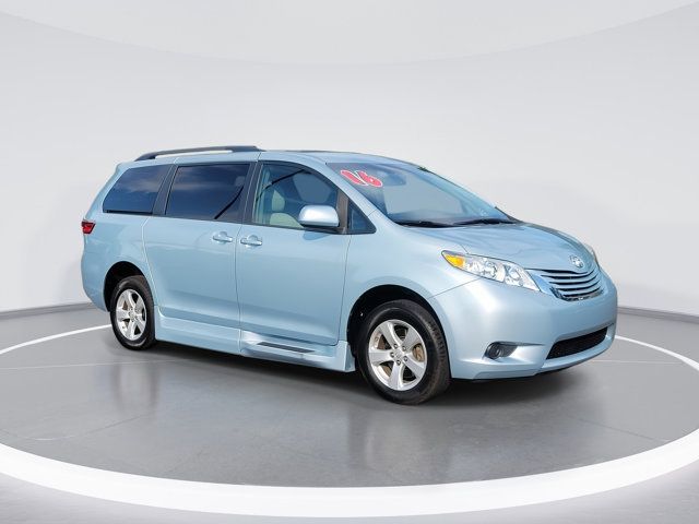 2016 Toyota Sienna LE