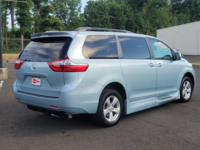 2016 Toyota Sienna LE