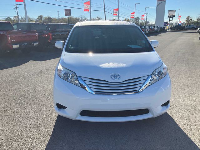 2016 Toyota Sienna LE