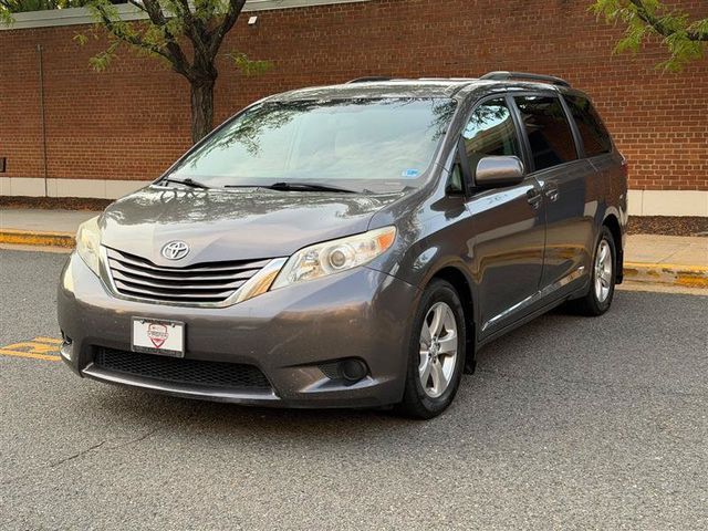 2016 Toyota Sienna LE