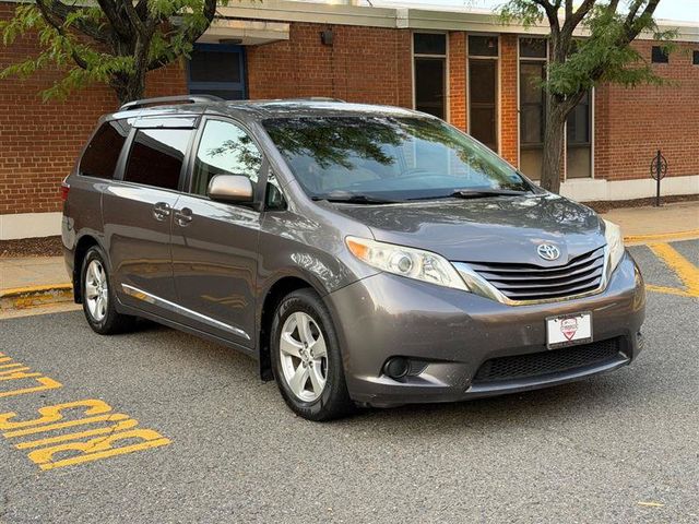 2016 Toyota Sienna LE