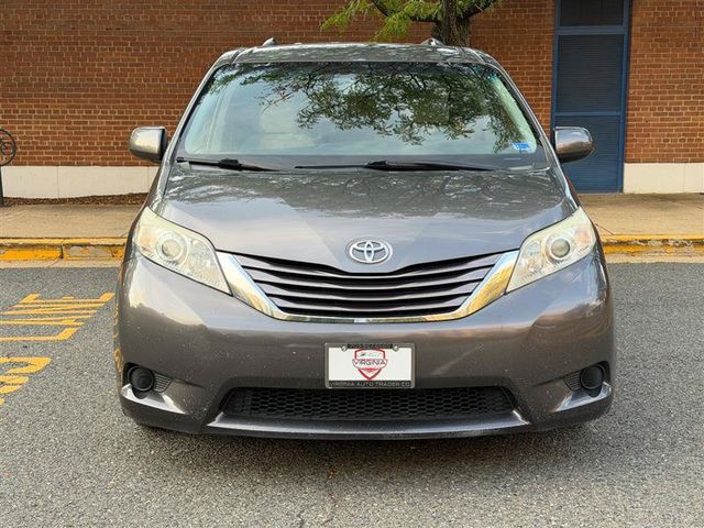 2016 Toyota Sienna LE