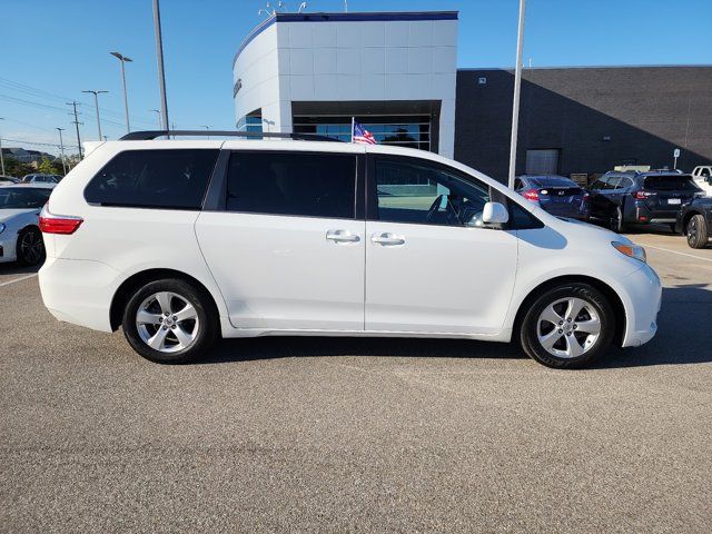 2016 Toyota Sienna LE