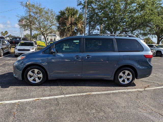 2016 Toyota Sienna LE