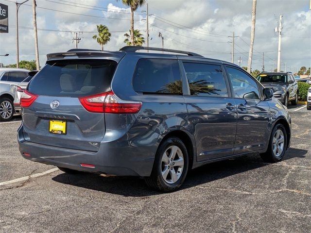 2016 Toyota Sienna LE