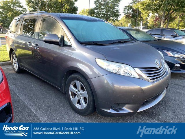 2016 Toyota Sienna LE