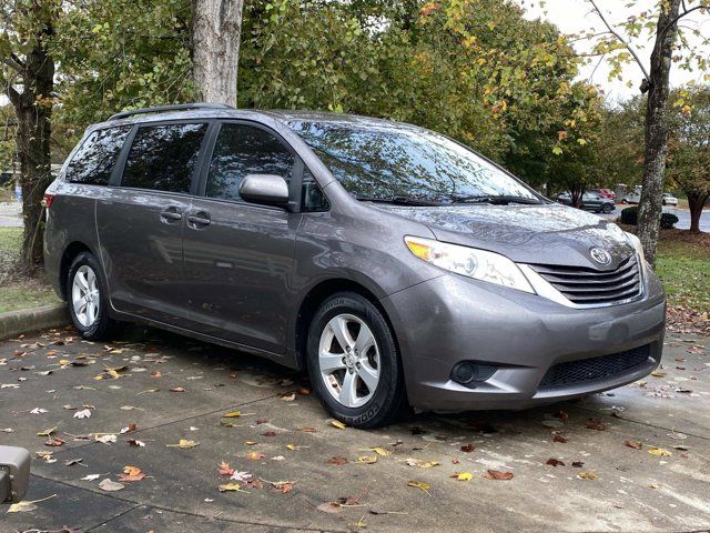 2016 Toyota Sienna LE