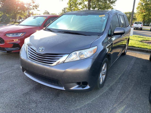 2016 Toyota Sienna LE