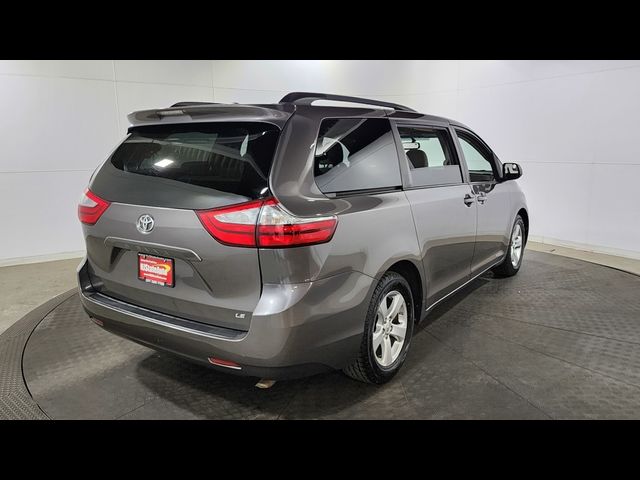 2016 Toyota Sienna LE