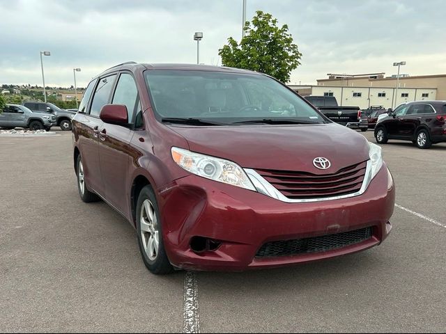 2016 Toyota Sienna LE Auto Access Seat