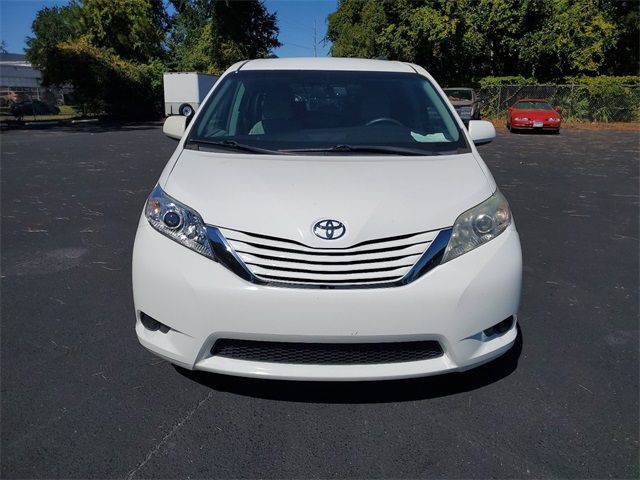 2016 Toyota Sienna LE